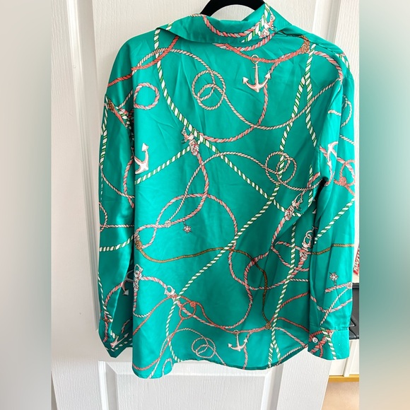 Green button down long sleeve size medium never worn amazing condition - Picture 2 of 2